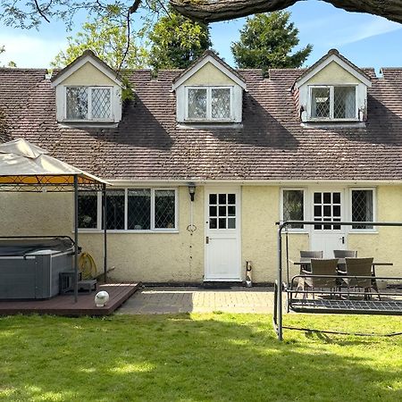 Rural Lodge Stay In Windsor! Hot Tub! Sleeps 20 Bray Luaran gambar