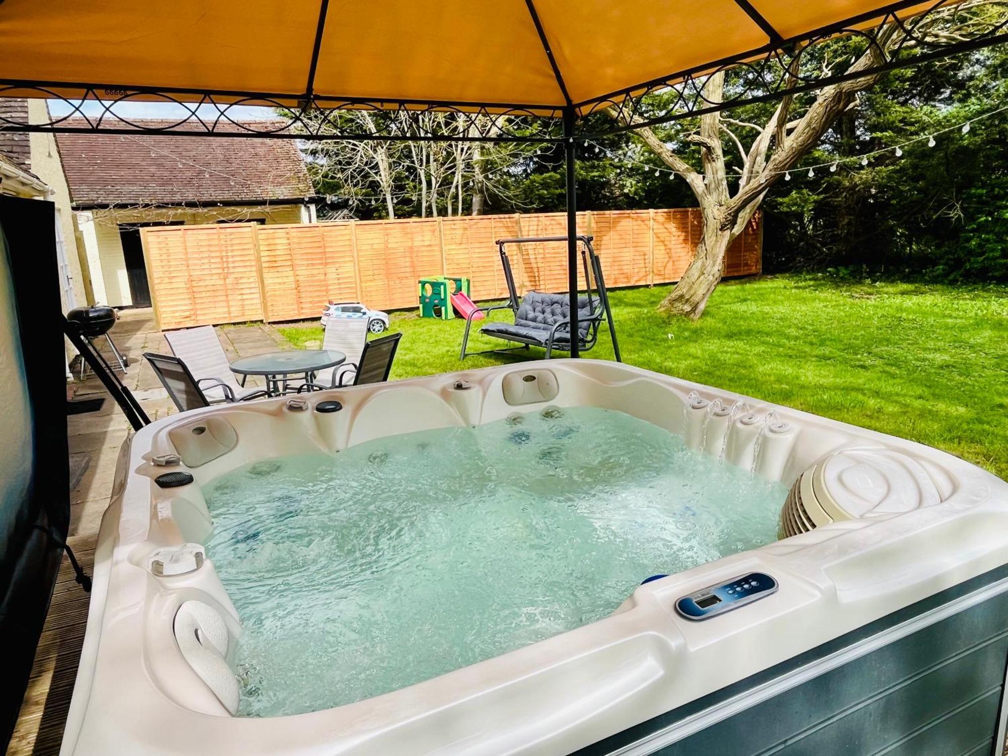 Rural Lodge Stay In Windsor! Hot Tub! Sleeps 20 Bray Luaran gambar