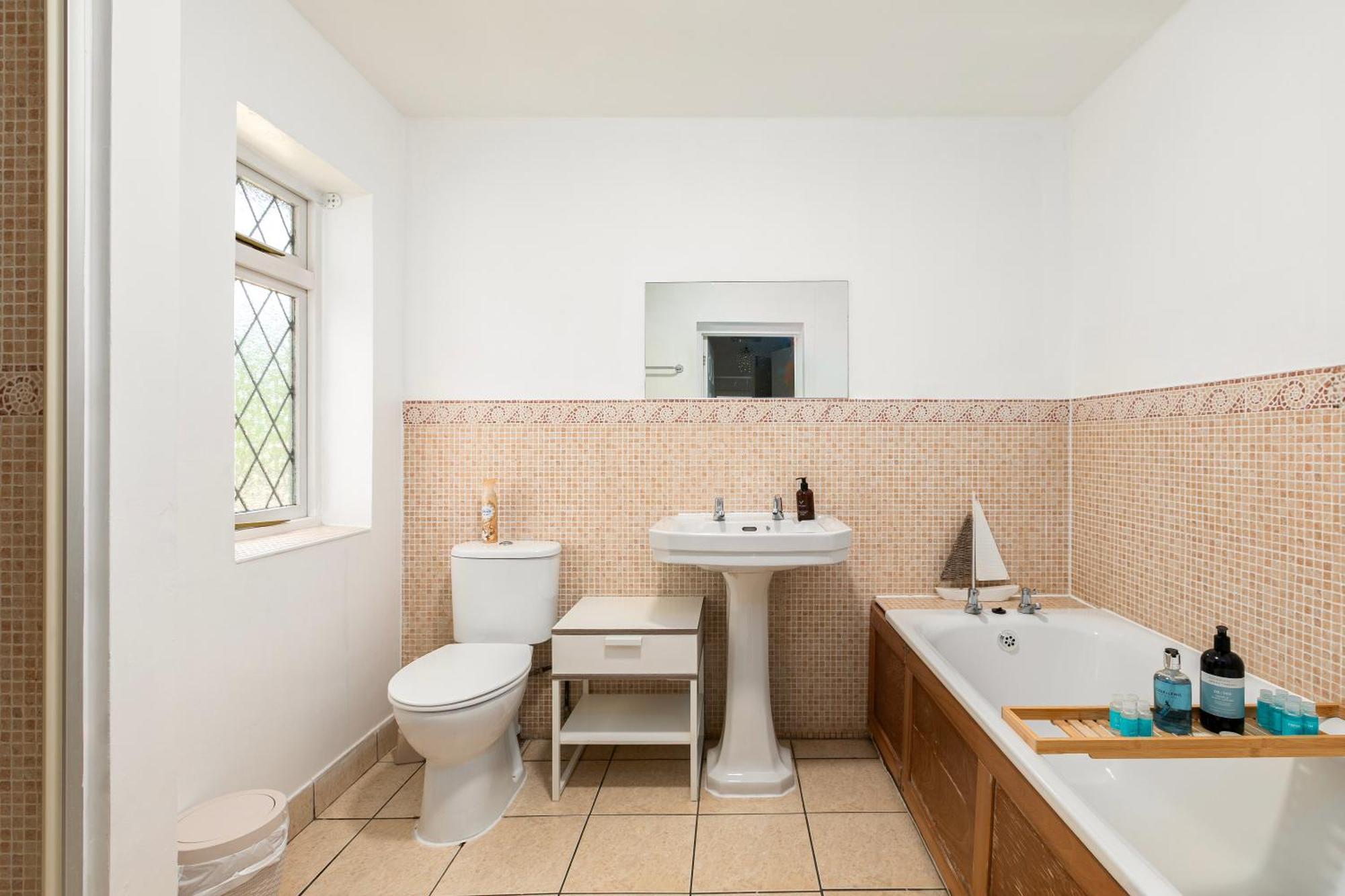 Rural Lodge Stay In Windsor! Hot Tub! Sleeps 20 Bray Luaran gambar